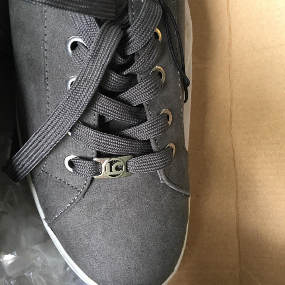 New, Liz Claiborne sneaker. Size 9 wide. - Picture 3 of 6